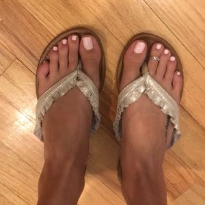 Light pink ruffle sandal